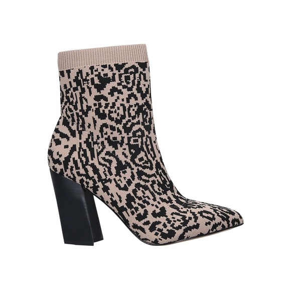 VINCE CAMUTO Setillen Boots size 9.5 new - Picture 3 of 7